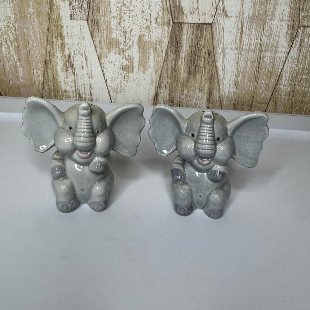 Vintage Gray Ceramic Elephant Salt‎ and Pepper Shakers Made in Taiwan